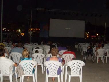 VETLADA DE CINEMA A LA FRESCA EN CATALÀ, UNA ACTIVITAT CLÀSSICA DINS LES FESTES DEL CARME