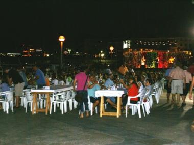 El moll s'omple amb el sopar solidari