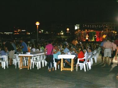 El moll s'omple amb el sopar solidari