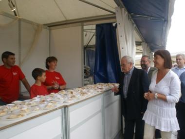 La Mostra de la Llampuga continua sent un èxit tot i la pluja