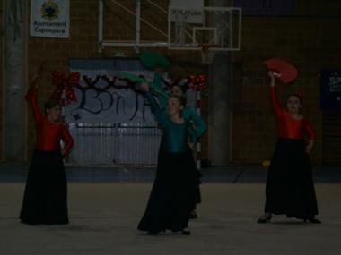 Els nins i nines de les escoles esportives celebren la festa de Nadal