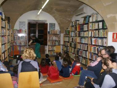 La Biblioteca de Capdepera celebra el seu aniversari amb un conta-contes