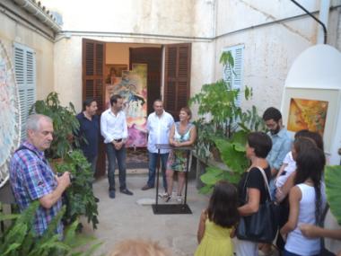 Al Centre Melis Cursach el mes d'agost, de  dimarts a diumenge de 19 a 21  hi ha l'exposició de Sebastià Massanet titulada “els arbres també caminen”.
