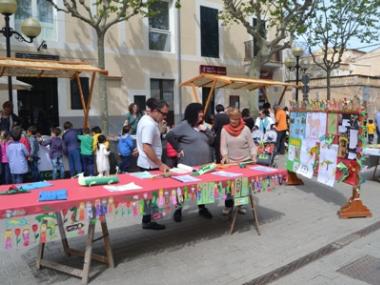 La plaça de l’Orient de Capdepera torna a acollir la Fira de Sant Jordi