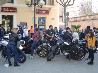 Capdepera es torna a omplir de fum i olor de goma