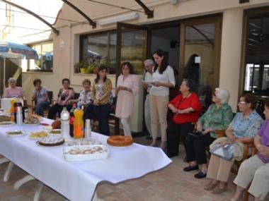 Els 35 alumnes del taller de memòria celebren la cloenda del curs 