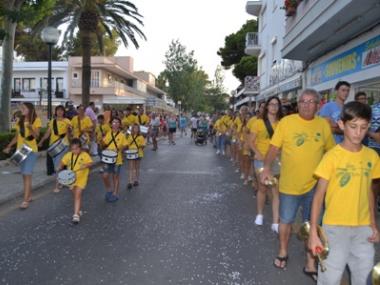 El tradicional cercavila omple els carrers de Cala Rajada