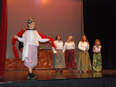 L’Escola de teatre de juliol mostra la feina feta damunt l’escenari