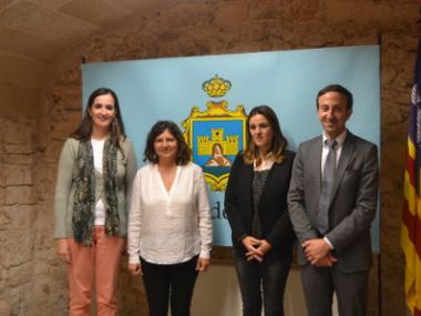 El batle i la regidora de Serveis Socials es reuneixen amb dues directores insulars de l'IMAS