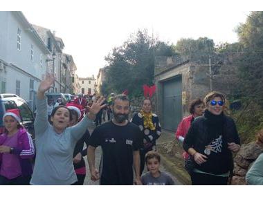 La I San Silvestre gabellina omple els carrers de Capdepera de rialles i bon humor