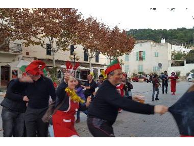 La I San Silvestre gabellina omple els carrers de Capdepera de rialles i bon humor