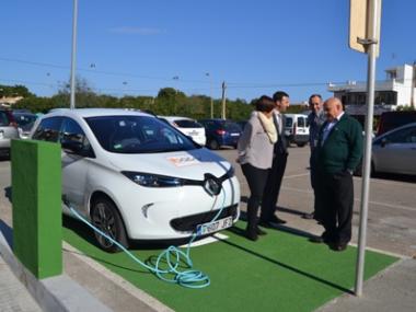 Capdepera instal•la el primer punt de càrrega per a cotxes elèctrics del municipi