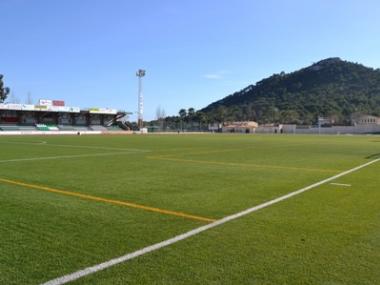 Arreglada la gespa del camp de futbol Es Figueral 