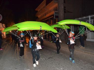 Centenars de persones desfilen per les rues de Capdepera