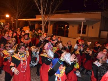Centenars de persones desfilen per les rues de Capdepera