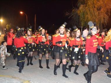 Centenars de persones desfilen per les rues de Capdepera