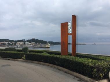 Moisès Gil presenta ESTRUCTURA - COS – ESPAI, d'allò privat a allò públic, l’exposició d’escultures al passeig marítim de Cala Rajada