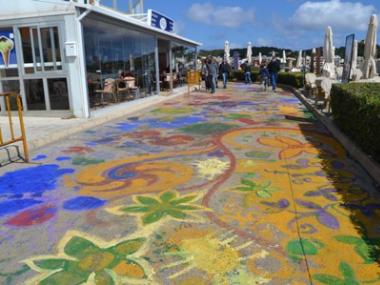 Més de 500 persones participen en la jornada de “Pintam” el passeig marítim