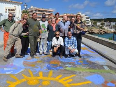 Més de 500 persones participen en la jornada de “Pintam” el passeig marítim