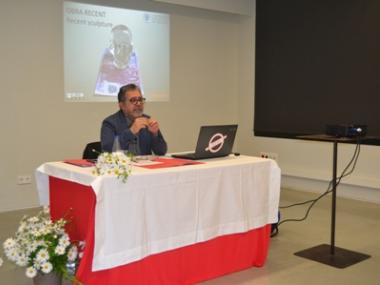 Moisès Gil inaugura la segona part de l’exposició ‘Estructura-Cos-Espai’