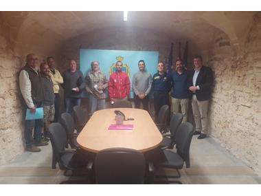 El cap del servei d’ordenació d’emergències es reuneix amb els explotadors de platges per explicar-los el decret regulador de les mesures de seguretat a les platges