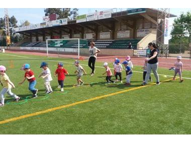 Els nins i nines de les escoletes participen a una activitat de Capdepera Activa