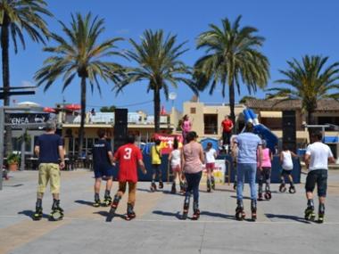 La plaça dels Pins s’omple d’esport i fruita