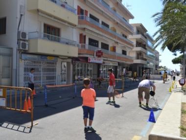 La plaça dels Pins s’omple d’esport i fruita