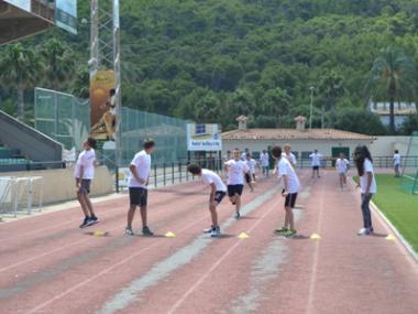 Els alumnes de S’Alzinar coneixen l’atletisme amb Claudia Troppa