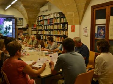 El Club de lectura de les Biblioteques de Capdepera posa punt amb l’escriptor Guillem Frontera com a convidat