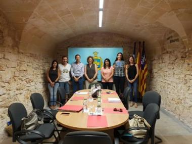 El batle i la regidora de Serveis Socials de Capdepera es reuneixen amb les Directores de Menors 