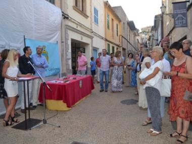 L’Arxiu Municipal presenta la versió en anglès i en alemany del llibre ‘El temps s’esmicola’