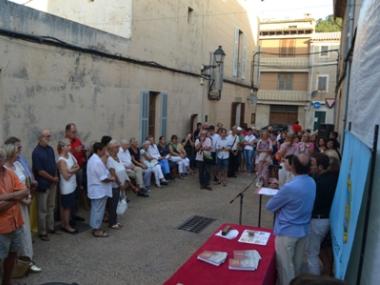 L’Arxiu Municipal presenta la versió en anglès i en alemany del llibre ‘El temps s’esmicola’