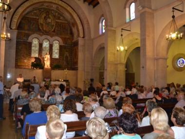 Gustavo dóna quatre vitralls a l’església de Cala Rajada