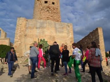 Els assistents al World Travel de Golf visiten el Castell de Capdepera