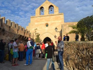 Els assistents al World Travel de Golf visiten el Castell de Capdepera