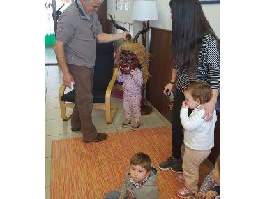Els dimonis de Capdepera visiten les escoletes