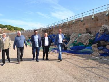 El conseller de Medi Ambient es reuneix amb els pescadors de Cala Rajada