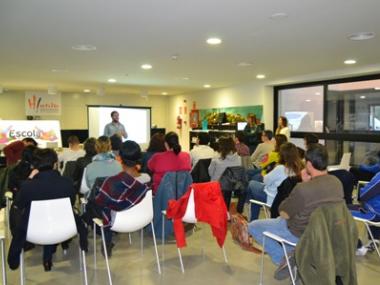 Comença l’Escola de Mares i Pares amb una xerrada sobre alimentació