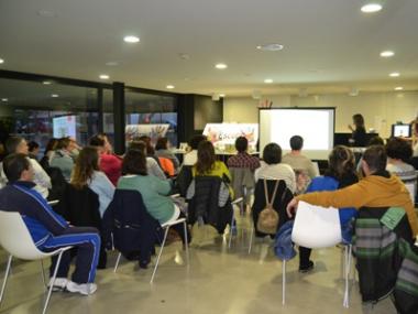 Comença l’Escola de Mares i Pares amb una xerrada sobre alimentació