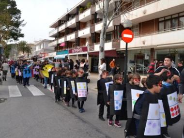 Els nins i nines de s'Auba es disfressen de Jocs