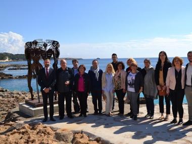 Sarasate inaugura l’exposició ‘Ballant amb les ones’ al passeig Marítim de Cala Rajada