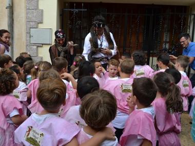 Els escolars s’endinsen dins l’Edat Mitjana amb el Mercat Medieval de Capdepera