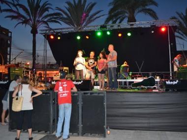 El concert solidari Rock i Tapes ajuda a les associacions ‘Som aquí gabellins’ i ‘Amics de l’Escola de Música’