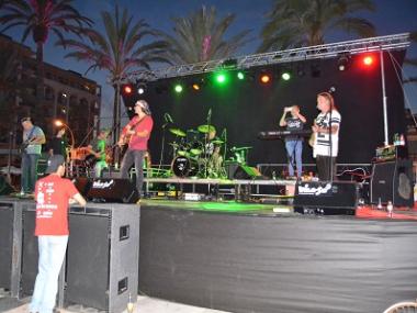 El concert solidari Rock i Tapes ajuda a les associacions ‘Som aquí gabellins’ i ‘Amics de l’Escola de Música’