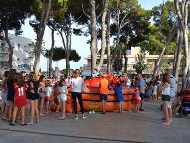 Capvespre animat de castells i tallers per a infants