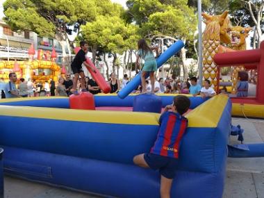 Capvespre animat de castells i tallers per a infants