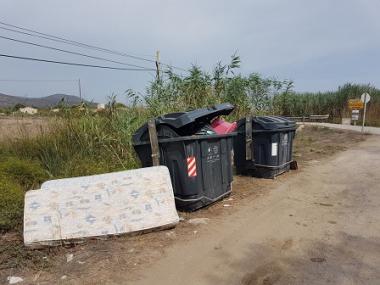 L’Ajuntament de Capdepera recorda que està prohibit llençar voluminosos als contenidors