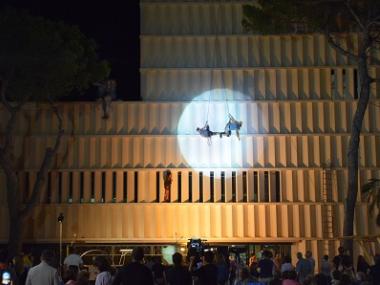 El cap de setmana de la Nit de les Arts acull artistes i públic a plaça del Centre Cap Vermell