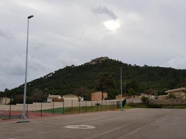 L’aparcament de la piscina ja està il·luminat